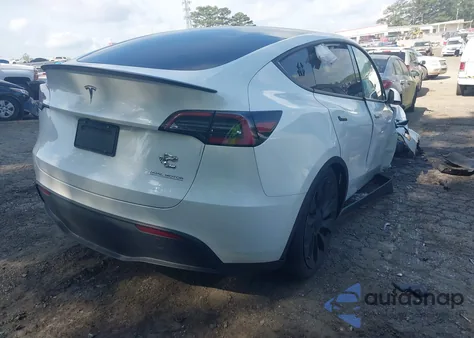2022 Tesla Model Y Performance Dual Motor All-Wheel Drive z USA, uszkodzony, nr VIN 7SAYGDEF7NF380775